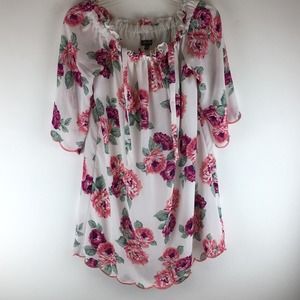 Lilly Rose's Pretty blouse size M see description for sizing